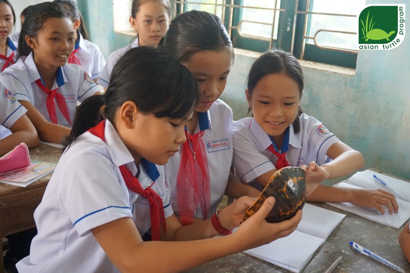 {:en}Education for the next generation is key to better conservation for tortoises and freshwater turtles in Central Vietnam{:}{:vi}Giáo dục thế hệ trẻ là chìa khóa để bảo tồn các loài rùa cạn và rùa nước tại miền Trung Việt Nam tốt hơn{:}